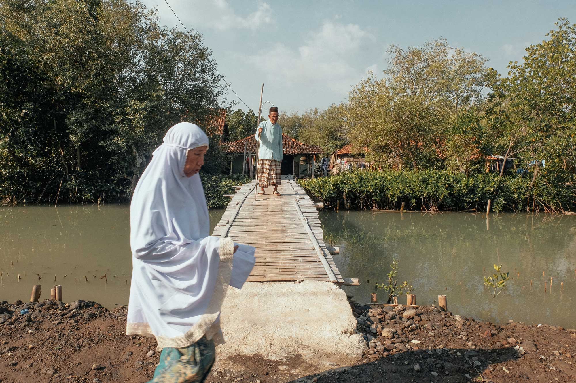 In-flood-prone-areas,-older-residents-are-too-often-overlooked-when-disaster-mitigation-and-relief-efforts-arrive.-Photo-credit_-Kota-Kita_Angga-Bakti
